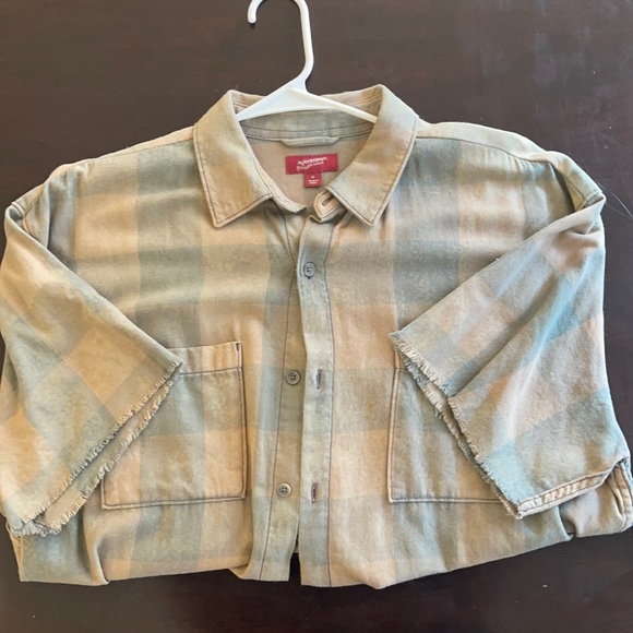 Men’s Plaid short sleeve button up - Picture 1 of 3